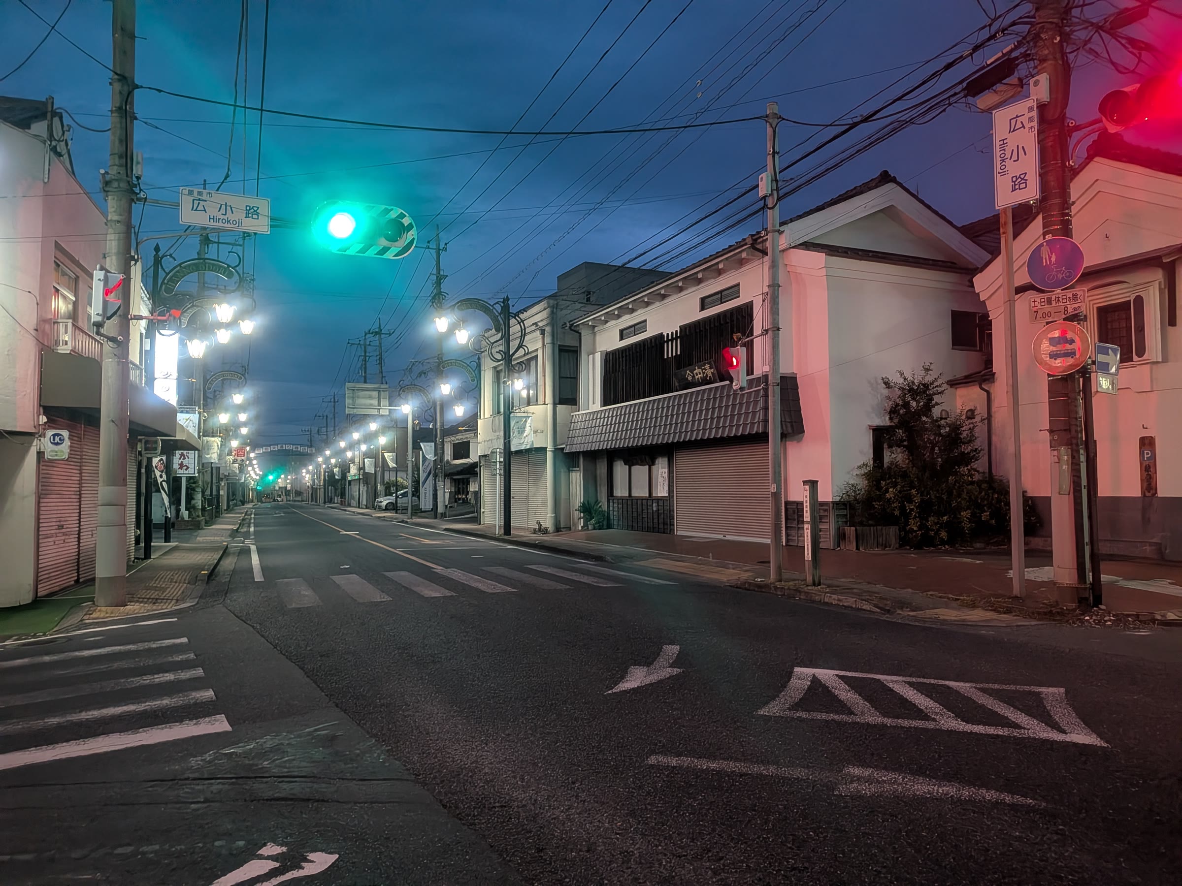 Hirokoji before dawn